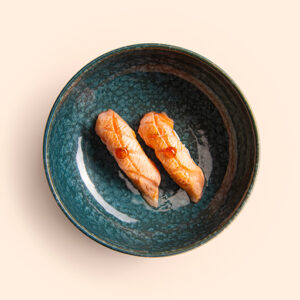 33.NIGIRI SALMÓN FLAMEADO