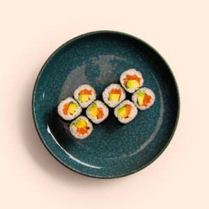 86.HOSOMAKI SALMÓN Y AGUACATE